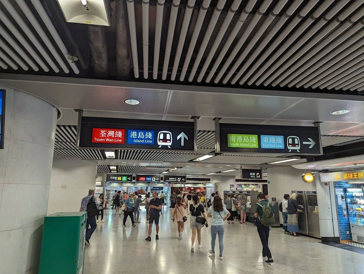 香港の案内表示の写真